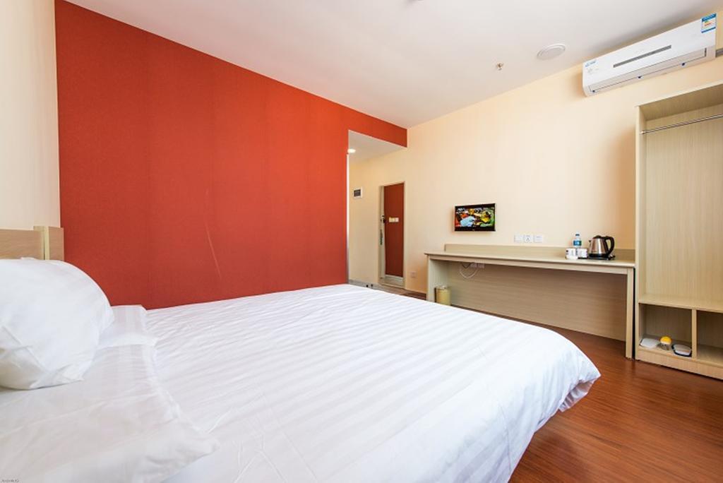 7Days Inn Shanghai Caobao Road Metro Station Номер фото