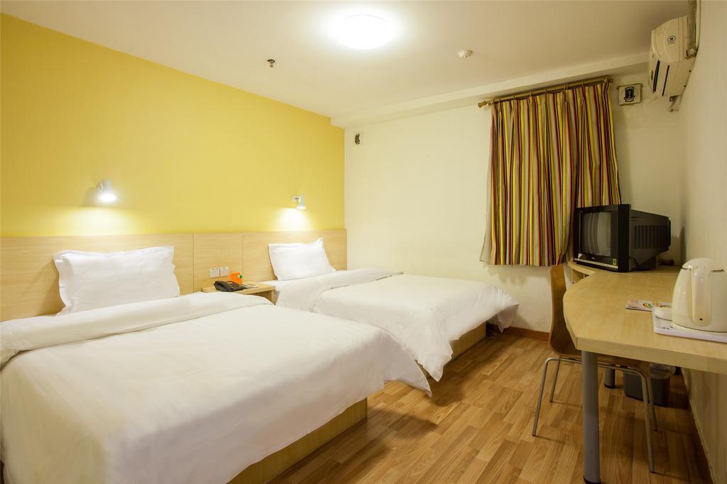 7Days Inn Shanghai Caobao Road Metro Station Номер фото