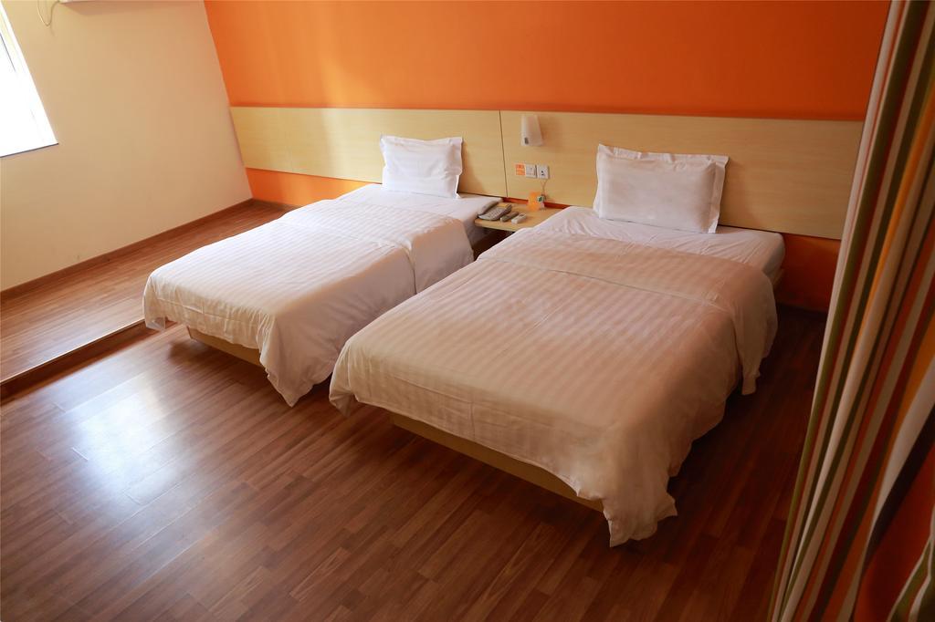7Days Inn Shanghai Caobao Road Metro Station Номер фото