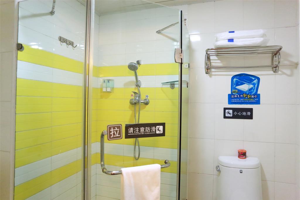 7Days Inn Shanghai Caobao Road Metro Station Номер фото