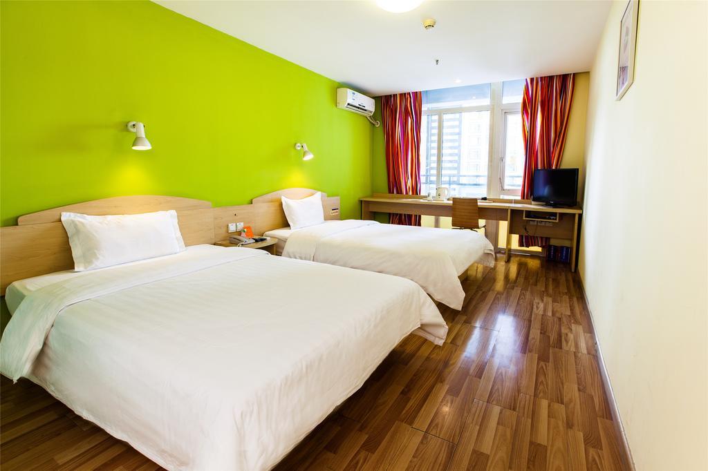 7Days Inn Shanghai Caobao Road Metro Station Номер фото