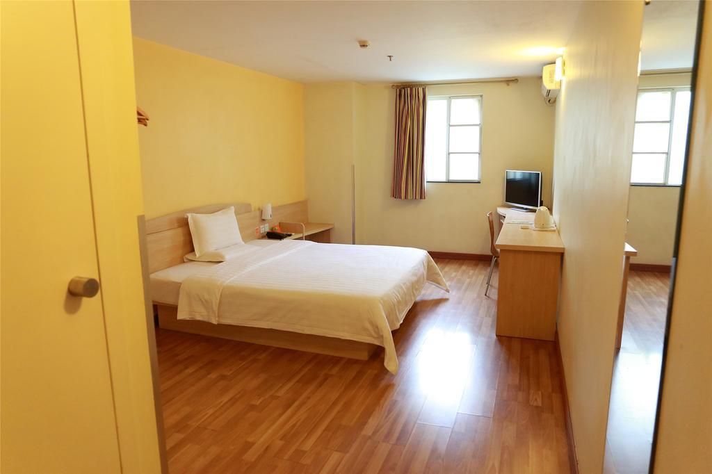 7Days Inn Shanghai Caobao Road Metro Station Экстерьер фото